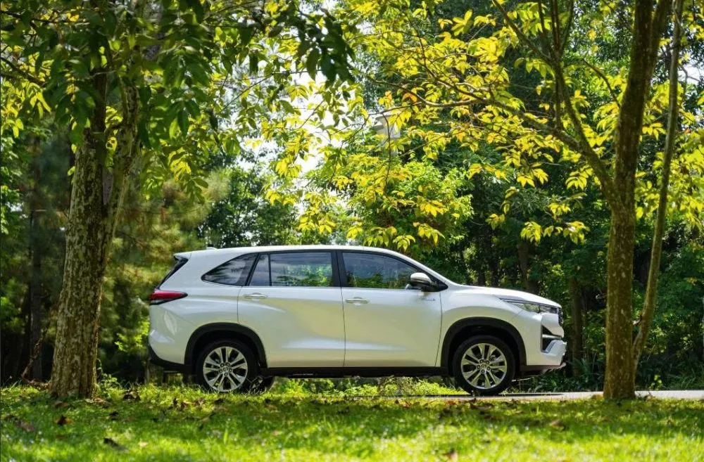 Toyota Innova Cross 2025 Có Thêm Lựa Chọn, Rẻ Hơn Bản Xăng Đang Bán 100 Triệu Đồng 3 Toyota Innova Cross 2025 Có Thêm Lựa Chọn, Rẻ Hơn Bản Xăng Đang Bán 100 Triệu Đồng